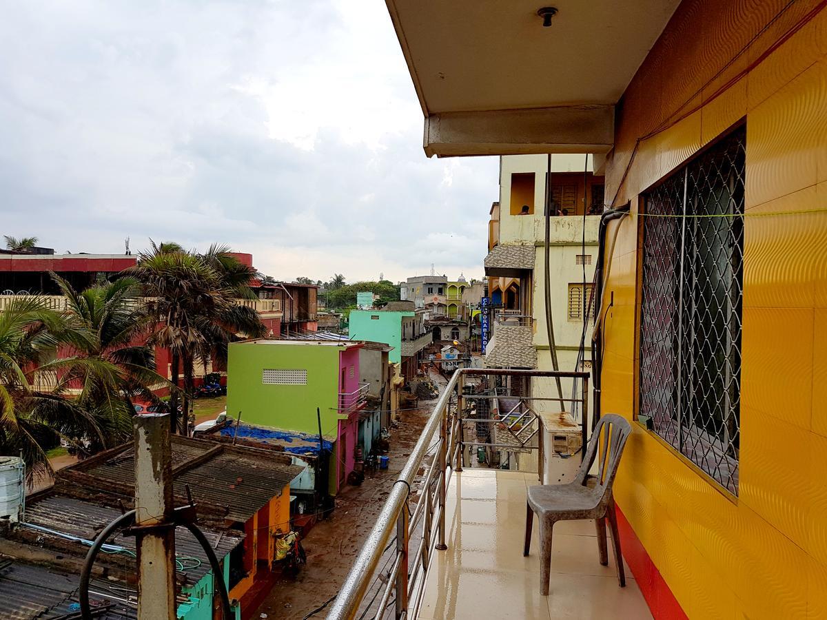 Hotel Swarg Puri Ngoại thất bức ảnh